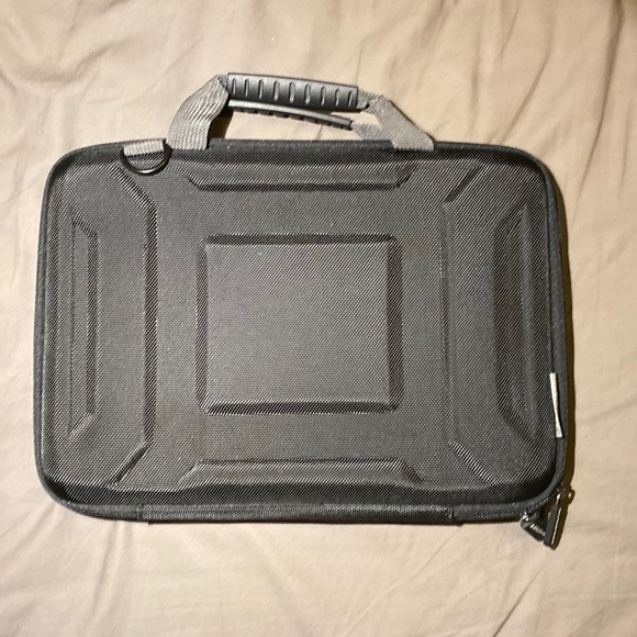 Max Cases Always In Carrying Case Fits 13&14” Laptops - Picture 1 of 4